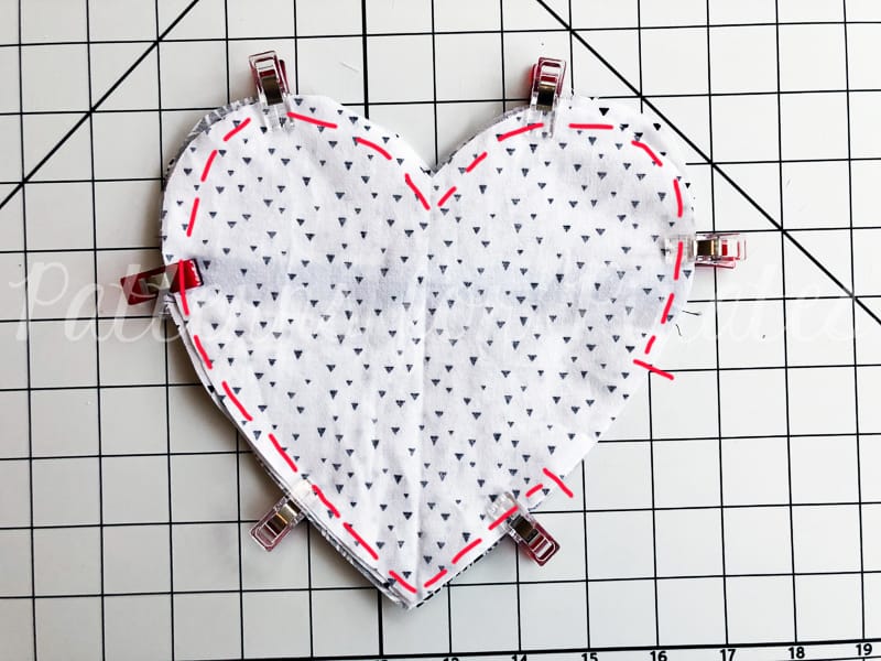 DIY HEART COIN PURSE  Heart Zipper Pouch Sewing Pattern & Tutorial  [sewingtimes] 
